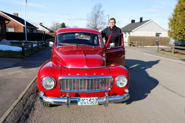 RESULTATET. Till slut står den där, den läckert röda Volvo PV 544 Sport som Jan &Ouml;stlund alltid drömde om.