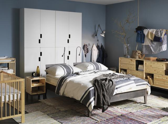 GAVELL&Ouml;ST. Testa att möblera med sängen i rummet istället för med gaveln mot en vägg. Tänk dock på att värna ”trygg-i- ryggen-känslan”. Foto IKEA.